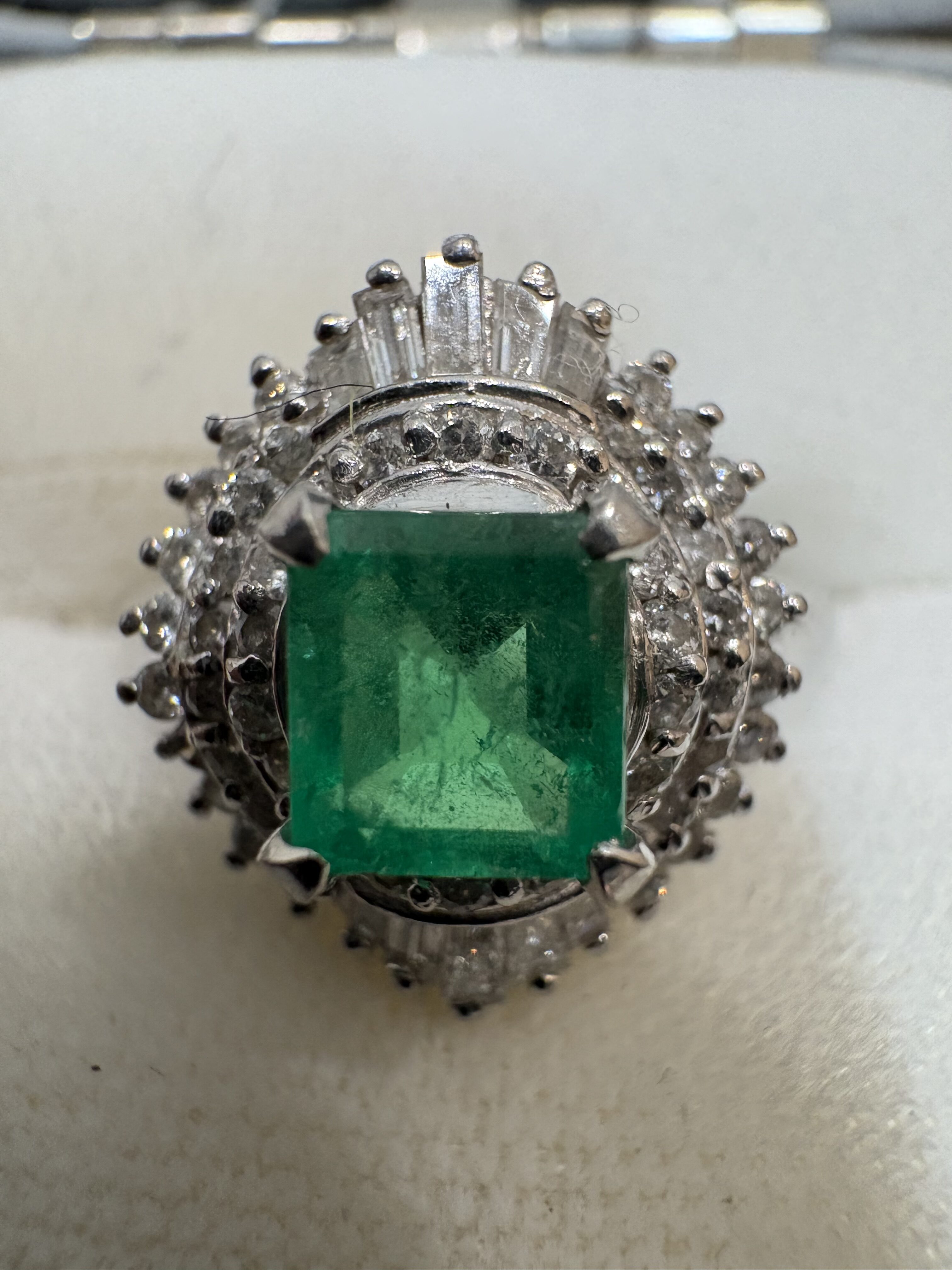 プラチナ　エメラルドリング