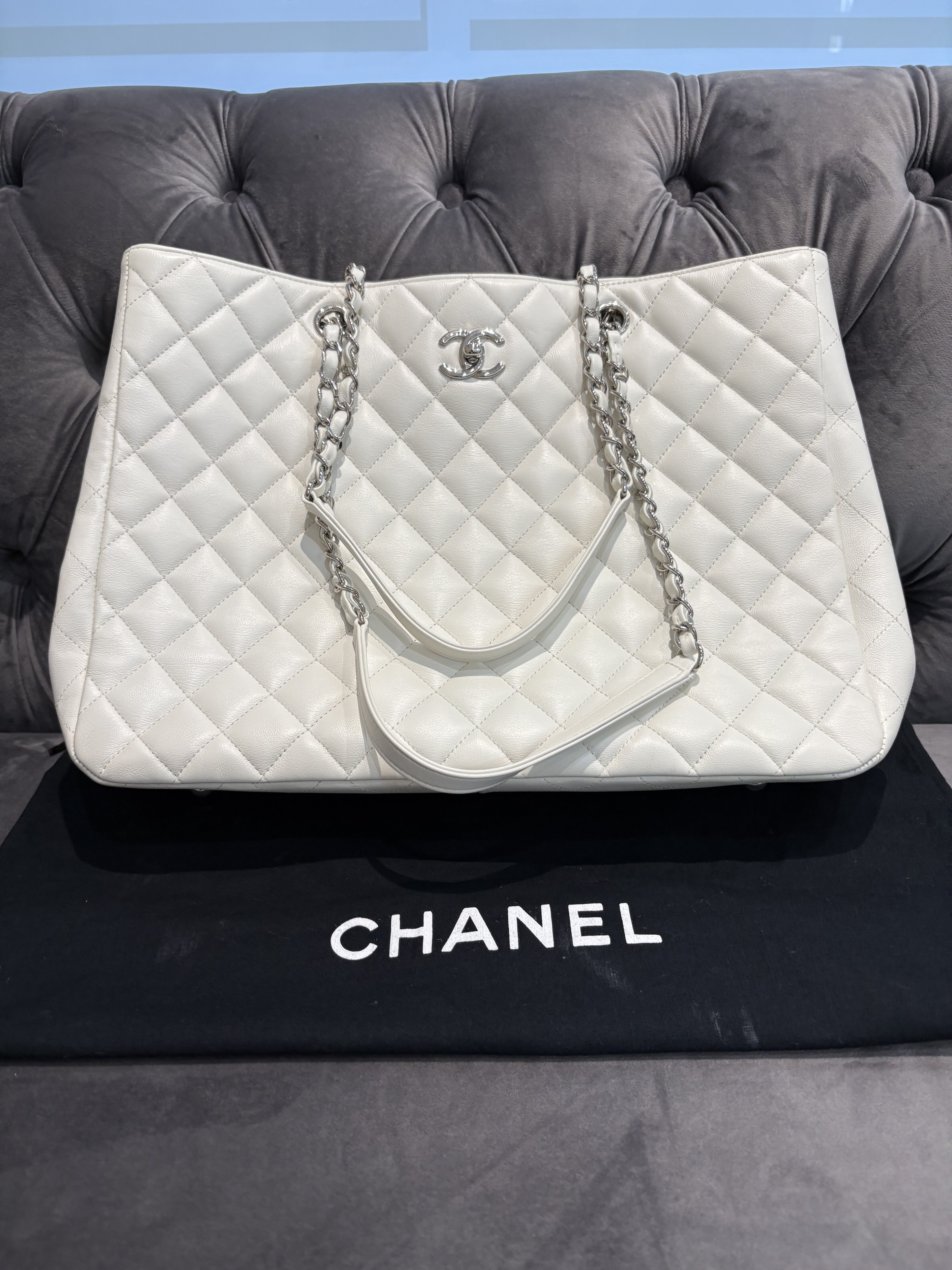 シャネル　マトラッセチェーントートバッグ