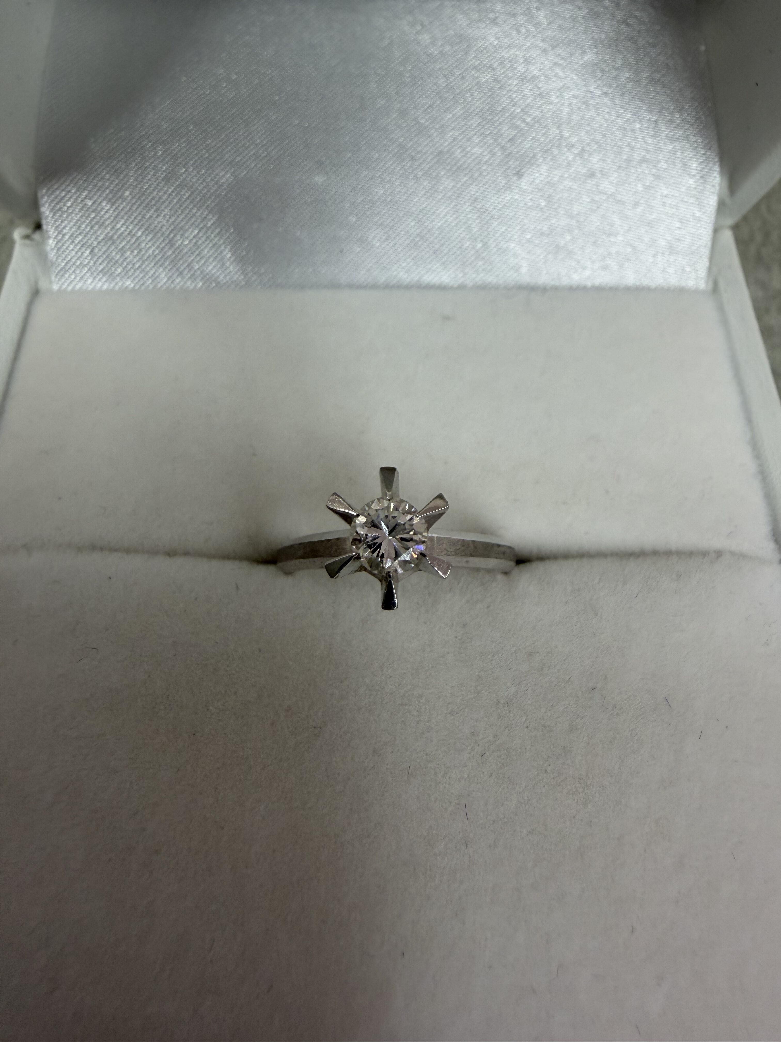 【買取実績 ：福崎店】pt900立て爪ダイヤリング